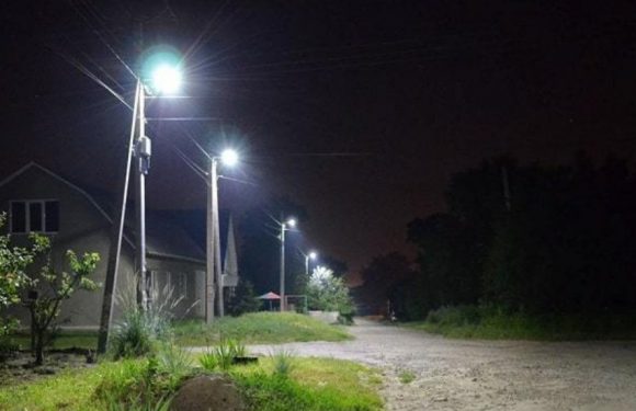 В Ямполі замінили 50 ламп у вуличних ліхтарях