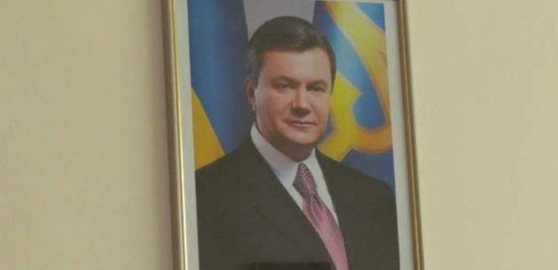 Колишнього директора Свеського лісгоспу виправдали у справі про незаконну закупівлю портретів Януковича