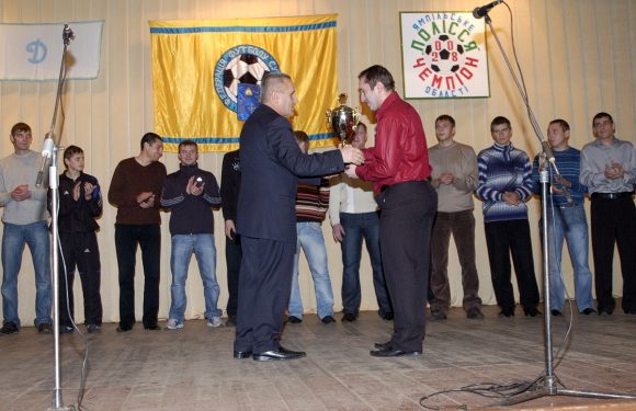 Як 13 років тому в Ямполі вітали чемпіонів області з футболу