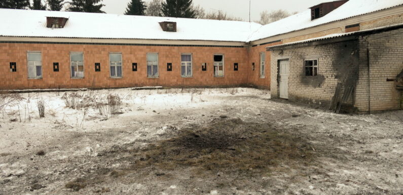 🔴 📺 «Не залишилось жодної вцілілої будівлі»: військові РФ знищують центр села Студенок