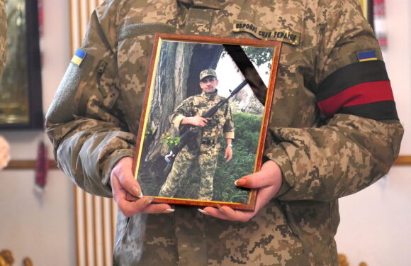 🔴 📺 «Пішов захищати Україну за покликом серця»: в Дружбі поховали Ігоря Буліхова