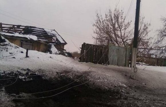 У Середино-Будській громаді від російських мін зруйновані приватні будинки та лінія електропередач