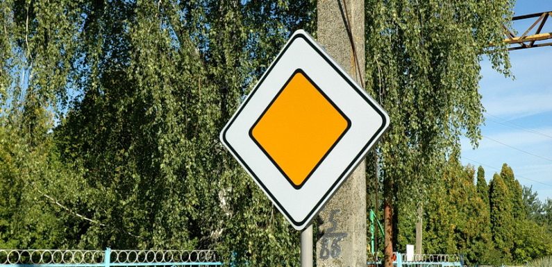 В Ямполі встановили нові дорожні знаки