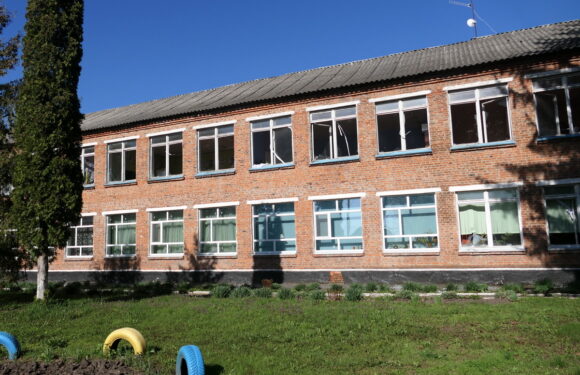 <em>Російські війська знищили школу, що розташована за 60 км від Ямполя (ексклюзивний фоторепортаж)</em>