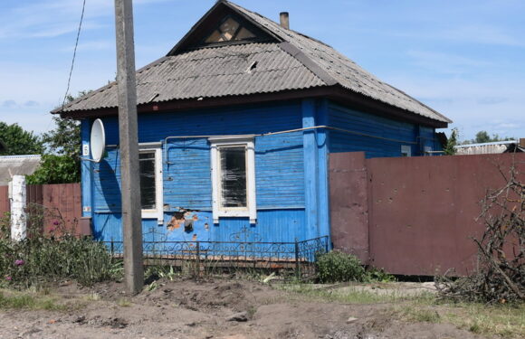 🔴 📺 «Будинок прошило наскрізь»: росіяни серед ночі обстріляли Середино-Буду