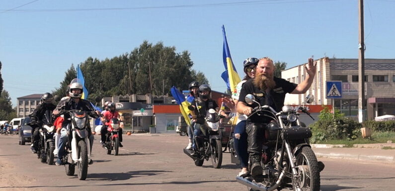 🔴 📺 З синьо-жовтими прапорами: В Ямполі відбувся мотопробіг до Дня Незалежності України