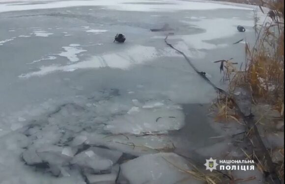 У Шостці врятували мотоцикліста, який не впорався з керуванням та виїхав на замерзле озеро