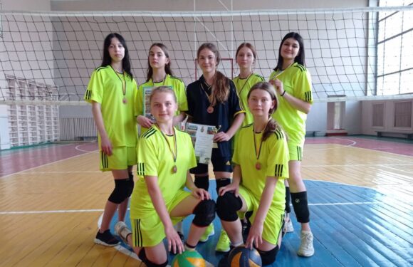 🔴 Юні волейболістки з Свеси та Ямполя вибороли 3 місце на змаганнях у Глухові